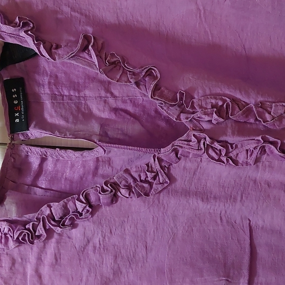 Access Liz Claiborne ladies top w/ruffle detail - Picture 2 of 3